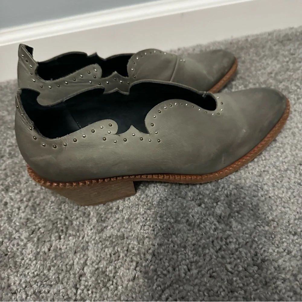Free People Wild Wyoming Bootie Gray Leather Studded Western Boho Size 8 - Picture 3 of 8